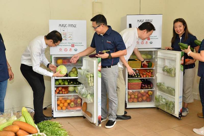 A community-fridge initiative was launched to redistribute food waste to needy residents who cannot afford to buy fresh food (Photo: Melvin Yong / Facebook)