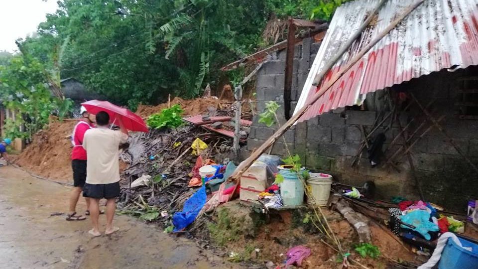 A family of three were among those who got buried in a landslide as storms swept through central Philippines (Photo: Philippine Red Cross / Twitter)