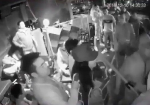 Members of the two triad gangs Sun Yee On and Wo Shing Wo exchange blows in a Tsim Sha Tsui bar. Screengrab via Youtube.