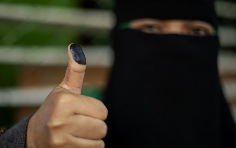 A woman shows her inked thumb at a voting precinct in Cotabato on the southern Philippine island of Mindanao on January 21, 2019, during a vote on giving the nation’s Muslim minority greater control over the region. (Photo by Noel CELIS / AFP)