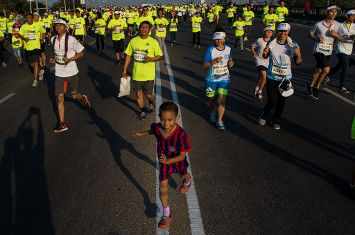 Runners participate in the Yoma International Marathon 2018 in Yangon on January 21, 2018. (Photo by Ye Aung THU / AFP)