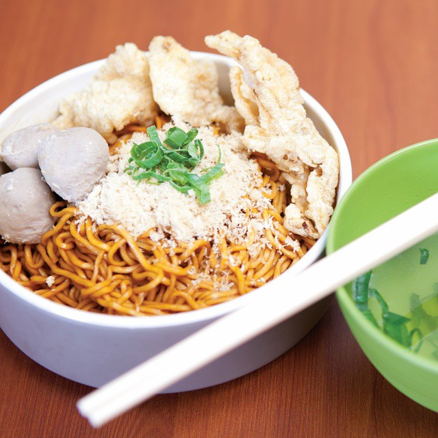 Bakmi Yamin Bakso Ceker Crispy. Photo: Instagram/@samsstrawberrycorner