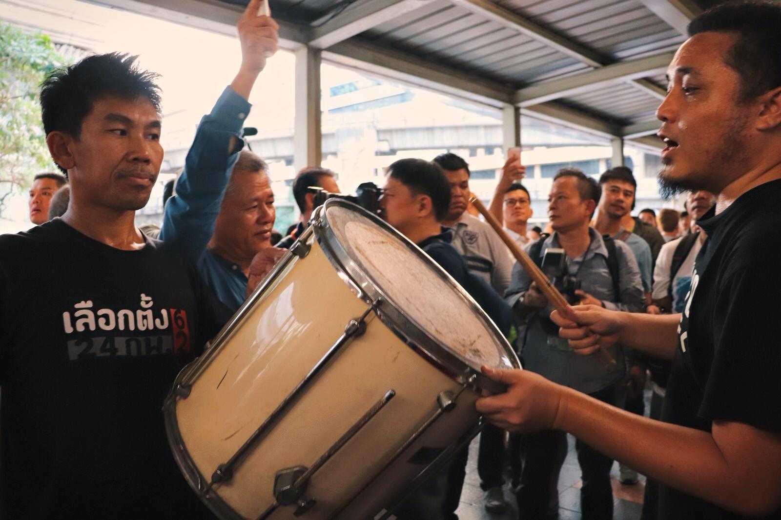 Yesterday afternoon's protest in Bangkok’s downtown. Photo: Teirra Kamolvattanavith/ Coconuts Media