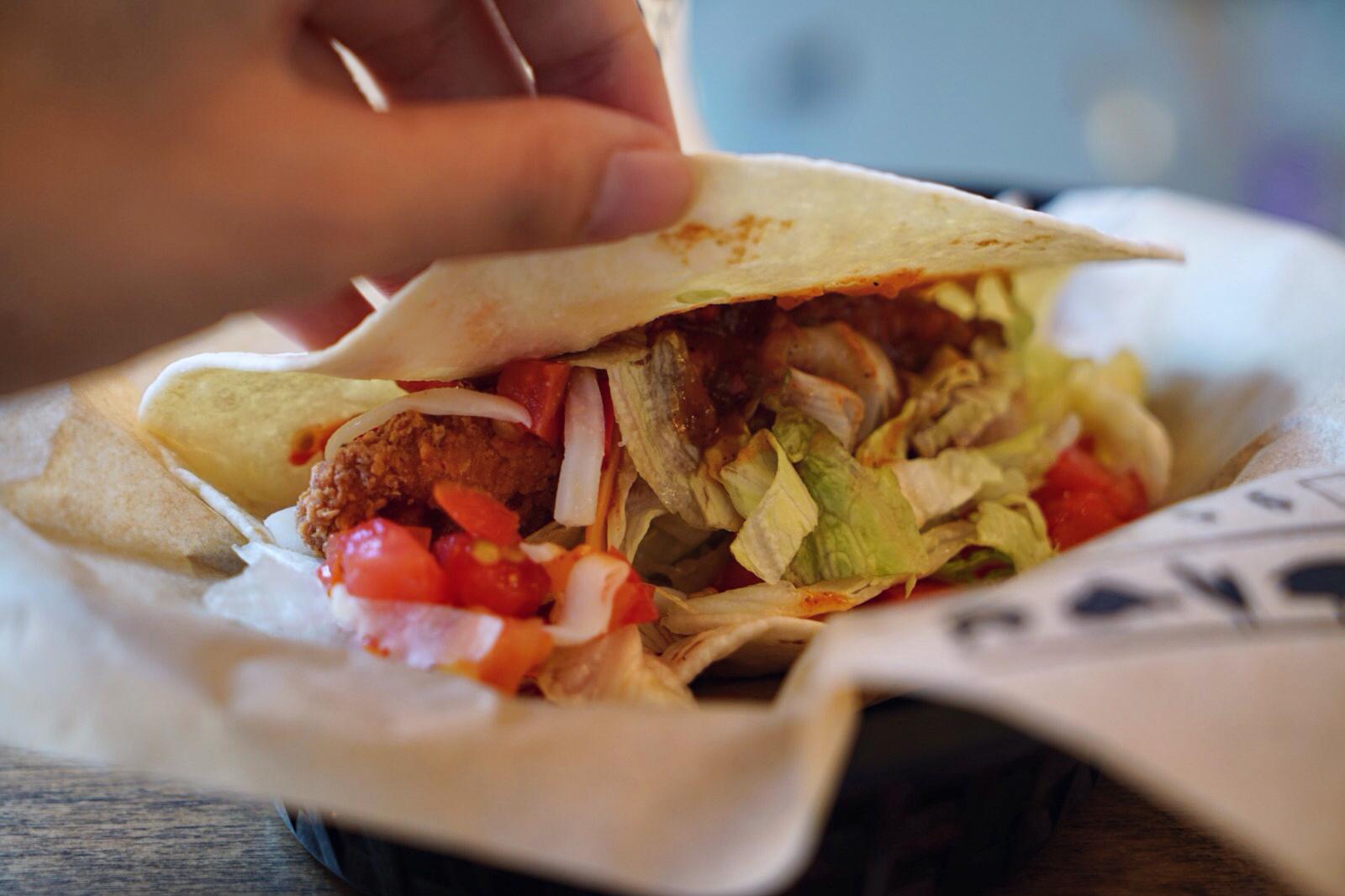 Kickin' Chicken Taco. Photo: Teirra Kamolvattanavith/ Coconuts Media