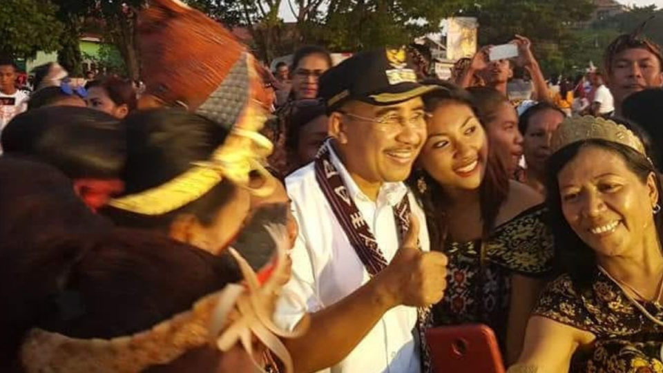 Kupang Mayor Jefri Riwu Kore with some of his supporters. Photo: @jefri_riwu_kore / Instagram