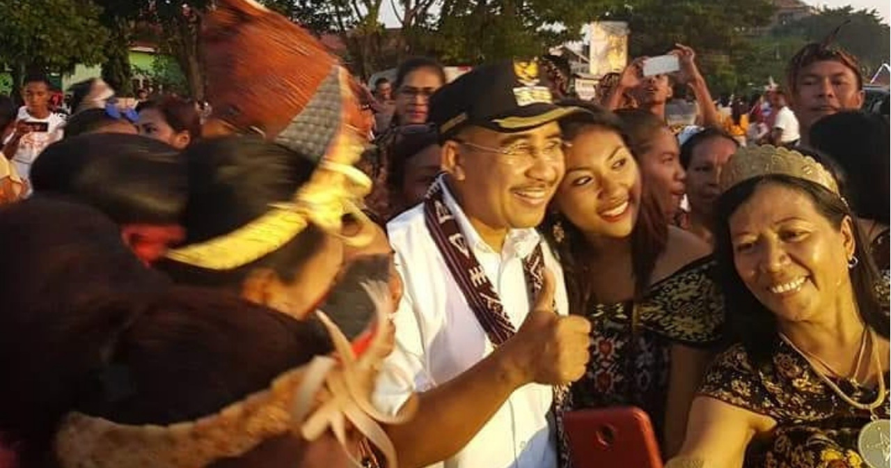 Kupang Mayor Jefri Riwu Kore with some of his supporters. Photo: @jefri_riwu_kore / Instagram