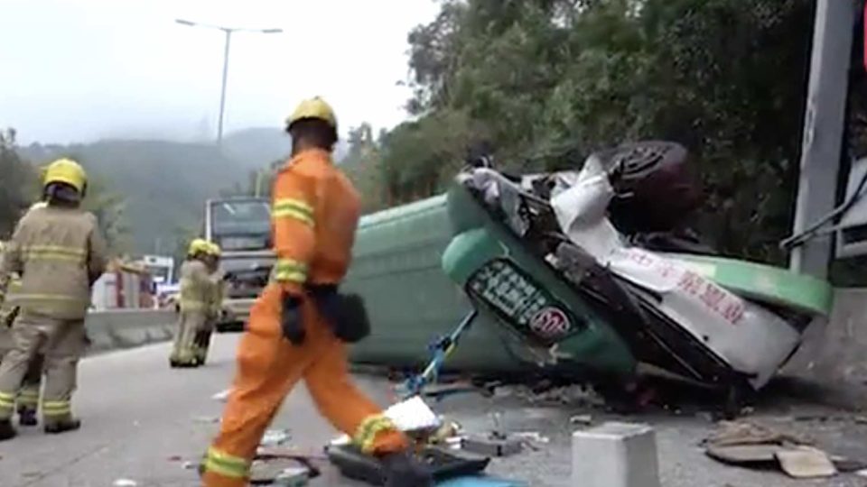 Fire services department investigating the scene of a fatal minibus crash that killed the driver, and injured his 16 passengers. Screengrab via Apple daily video.