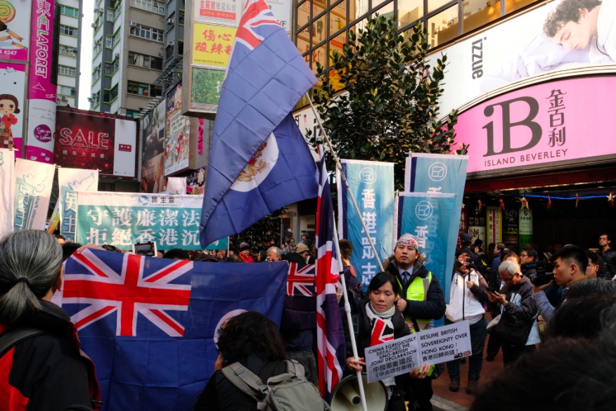 Pro-independence activists at the start of the rally on East Point Road. Photo by Tomas Wiik.