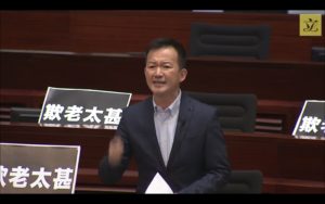 Pro-democracy lawmaker Raymond Chan Chi-chuen asks Hong Kong Chief Executive Carrie Lam if she intends to resign over poor poll numbers at the LegCo today. Screengrab via YouTube.