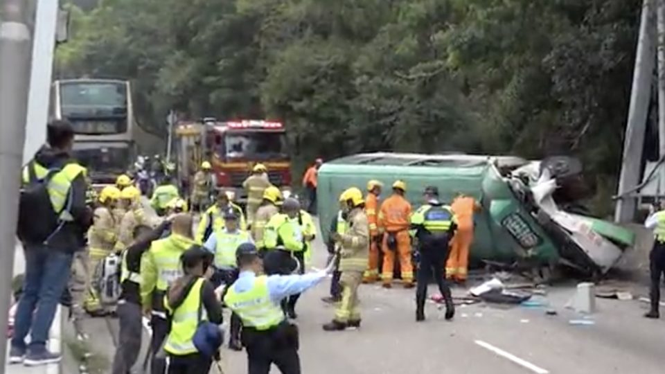 Emergency services at Shing Mun Tunnel Road where a a minibus overturned this morning. Screengrab via Apple Daily video.