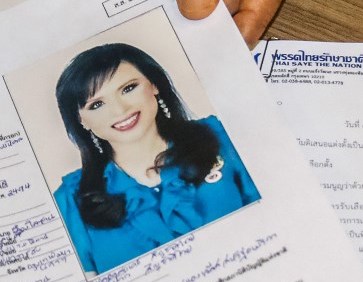 An official of Raksa Chart party submitting the registration document of Thai Princess Ubolratana bearing her photograph to election commission officials in Bangkok on February 8, 2019. Photo: Chin Chomdee / Thai News Pix / AFP
