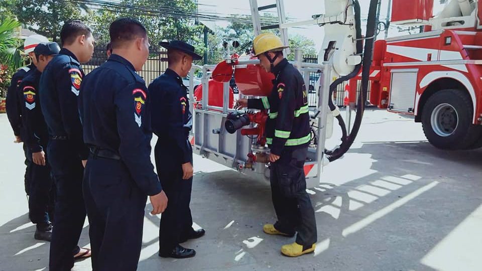 North Okkalapa firefighters demonstrating protocols to superiors, Dec. 9, 2018 – via North Okkalapa Fire Department Facebook page. 