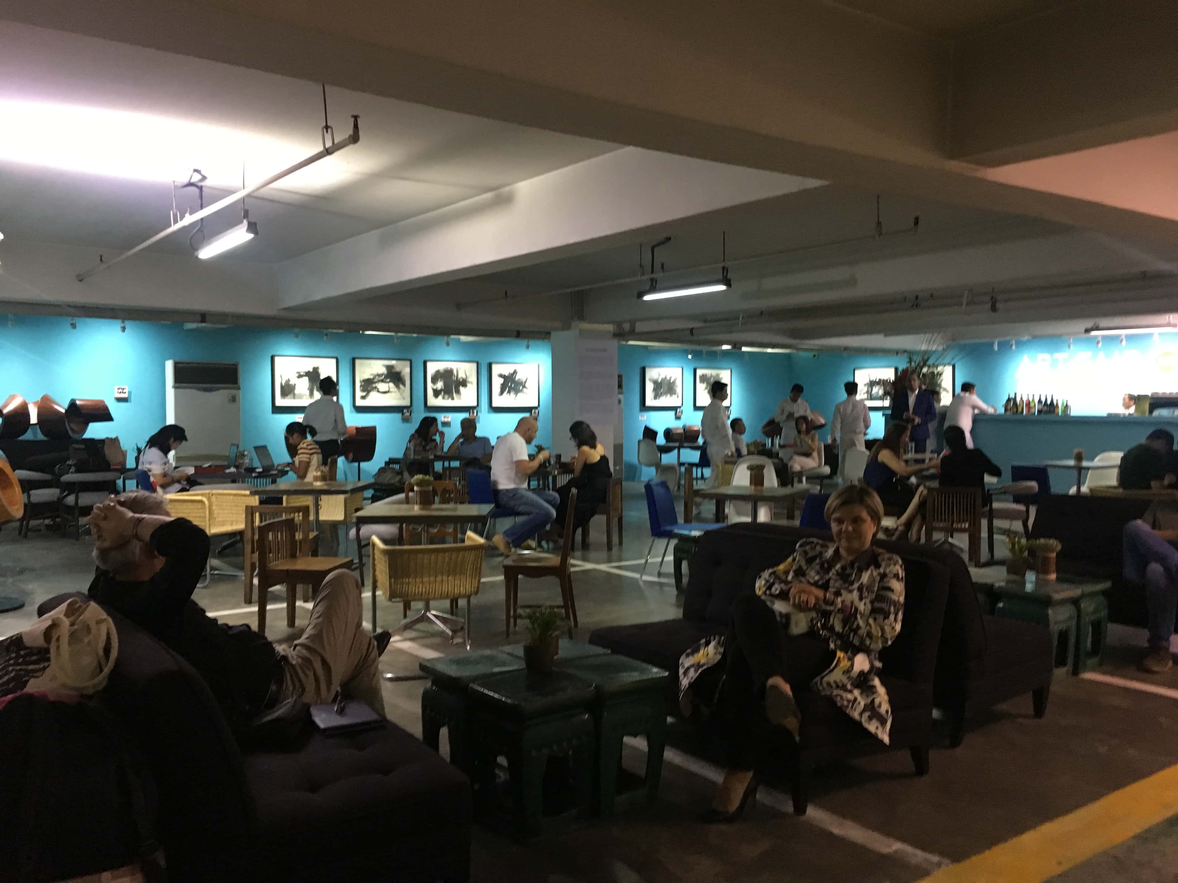 Cafe in the lobby. (Photo: Therese Reyes) 