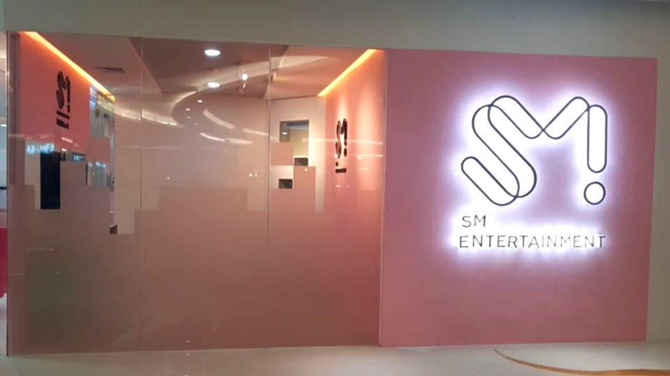 SM Entertainment, one of the largest Korean entertainment agencies, opens their Indonesia office. Photo: Twitter/@sobatnyaTY