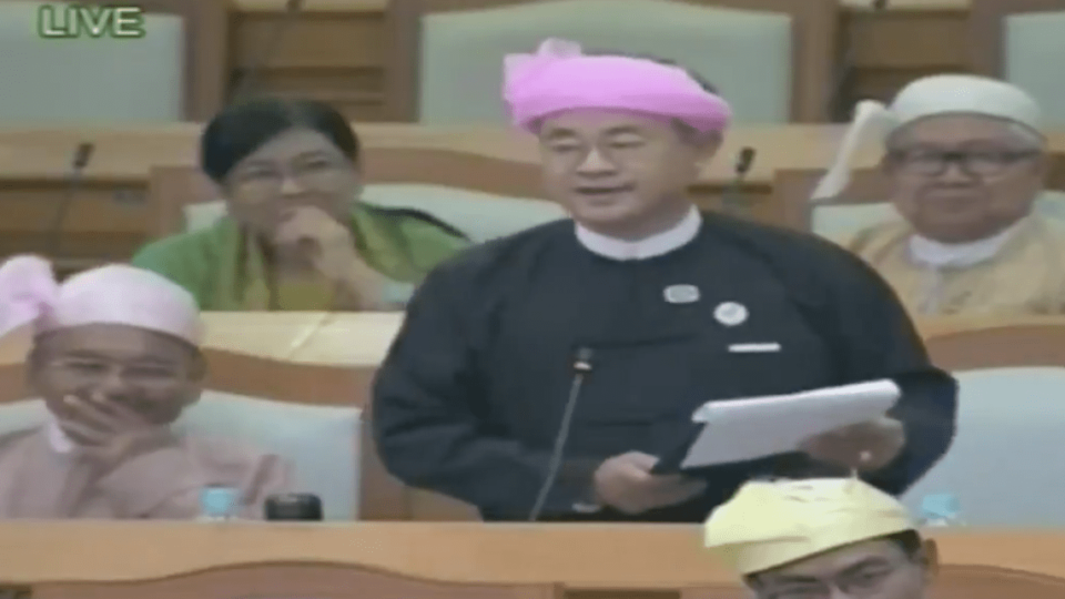 Screengrab via Twitter video of MP Nyi Sein singing. Via Htin Kyaw Aye @ Ananda