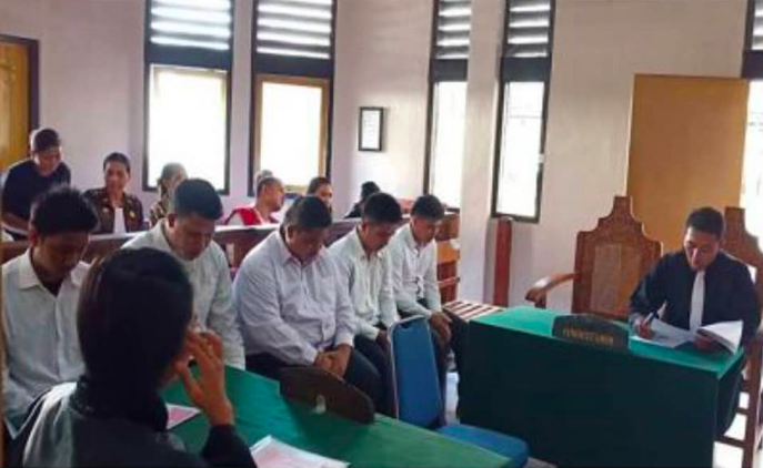 The five defendants at yesterday’s trial. Photo: @infodenpasar