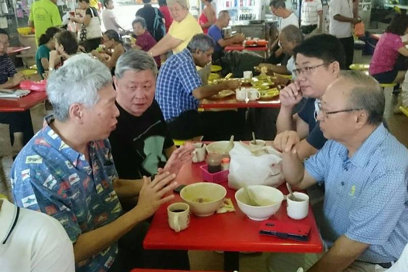 In an earlier photo, Lee Hsien Yang (left) was seen meeting Tan Cheng Bock (right) in November 2018 at the West Coast Hawker Center (Photo: Dr Tan Cheng Bock / Facebook)