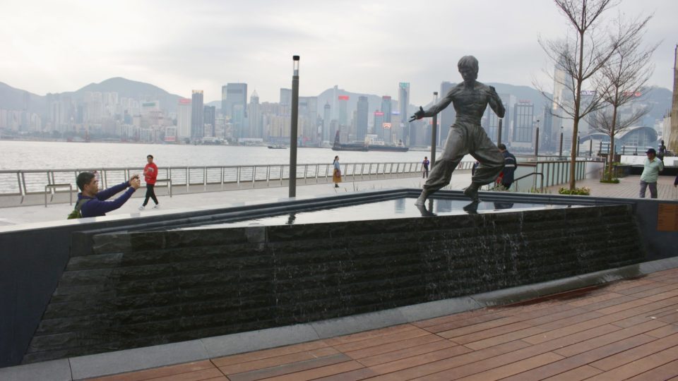 Bronze statue of kung fu movie legend Bruce Lee. His statue was previously surrounded by metal barrier to prevent people from touching the statue. Those barriers have now been replaced by a water feature with and is placed with Victoria Harbour in the background. Photo by Vicky Wong.