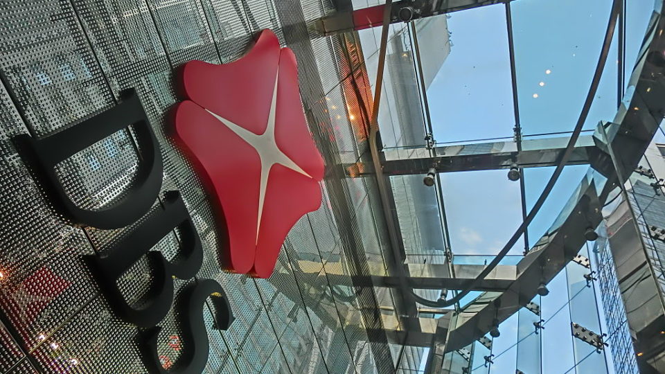 A view of DBS Hong Kong’s head office on Queen’s Road. Photo via Deyoadutrys.