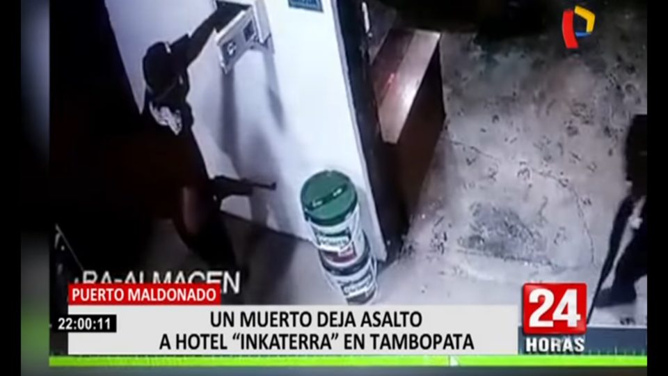 CCTV footage of armed robbers at a Peruvian hotel where 41 Hongkongers were staying on Tuesday. Screengrab via YouTube.