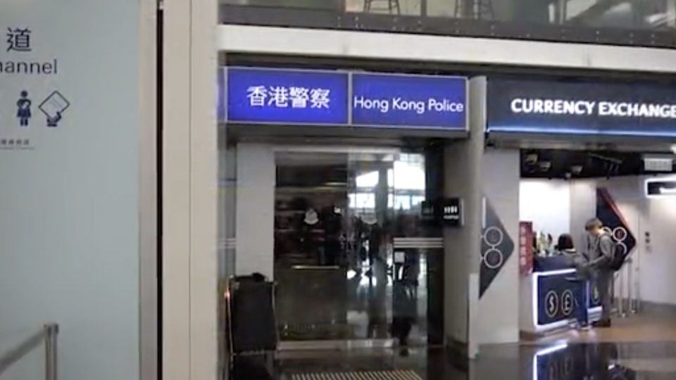 The police report center at the airport. Screengrab via Apple Daily.
