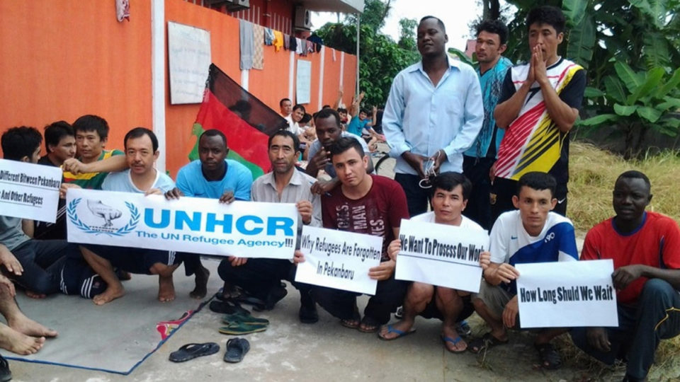 Refugees in Pekanbaru going on a hunger strike in Oct 2015 to protest against delays to their resettlement to a third country. Photo: پناهجويان اندونزی-indonesia refugee / Facebook