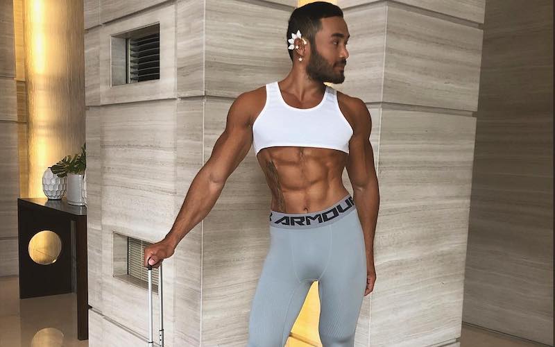 Social media sensation Sinon Loresca, the “King of Catwalk”, was spotted in Singapore working out at the gym wearing a sports bra. Very casual. (Photo: @sinonloresca / Instagram)
