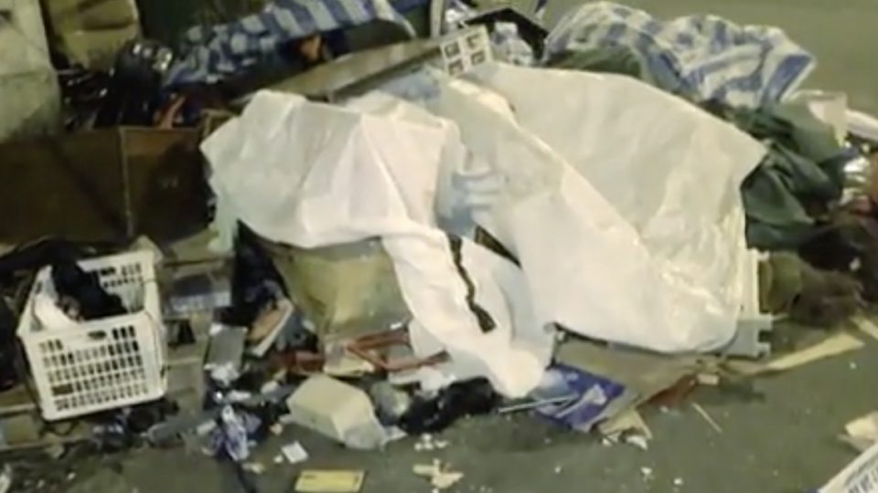 A man who called himself “The Rat” ransacked a second-hand goods stall after the owner refused to pay him triad protection money. Screengrab via Apple Daily.