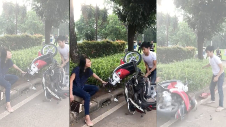 A viral clip shows an Indonesian man, identified as Adi Saputra, reacting angrily to getting ticketed by the police and dismantling the motorcycle owned by his girlfriend, Yuni Astuti, piece by piece. Photo: Facebook/Shidiq Zld