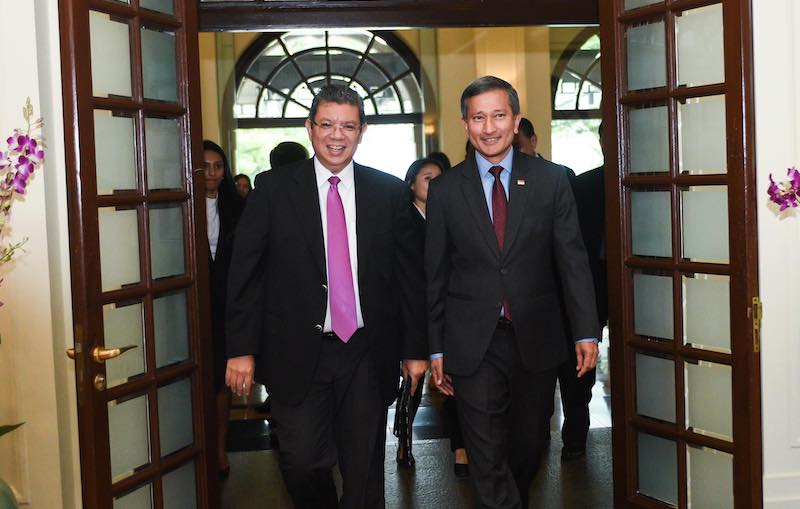 Malaysian FM Saifuddin Abullah (L), Singapore FM Vivian Balakrishnan. Photo: Vivian Balakrishnan / Facebook