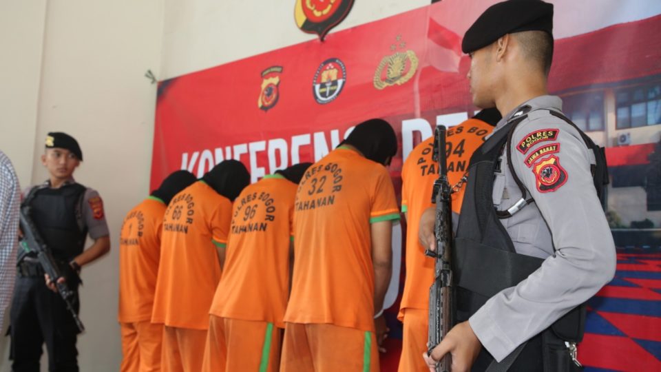 The five suspects believed to be members of a robbery gang led by a legislative candidate identified as SP. Photo: Polres Bogor