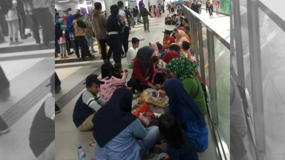 Jakartans sitting on the floor while eating at an MRT station, soon after the mass transit system was opened to the public at the end of March. Photo: Twitter