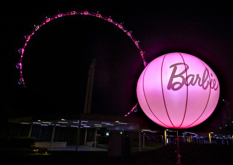 Singapore Flyer lights up in pink to celebrate Barbie’s 60th Anniversary in Singapore. Photo: Mattel Southeast Asia.