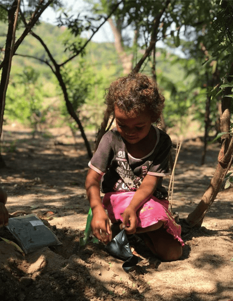 One of the Yangil kids giving us a helping hand. Photo: Kaka Corral