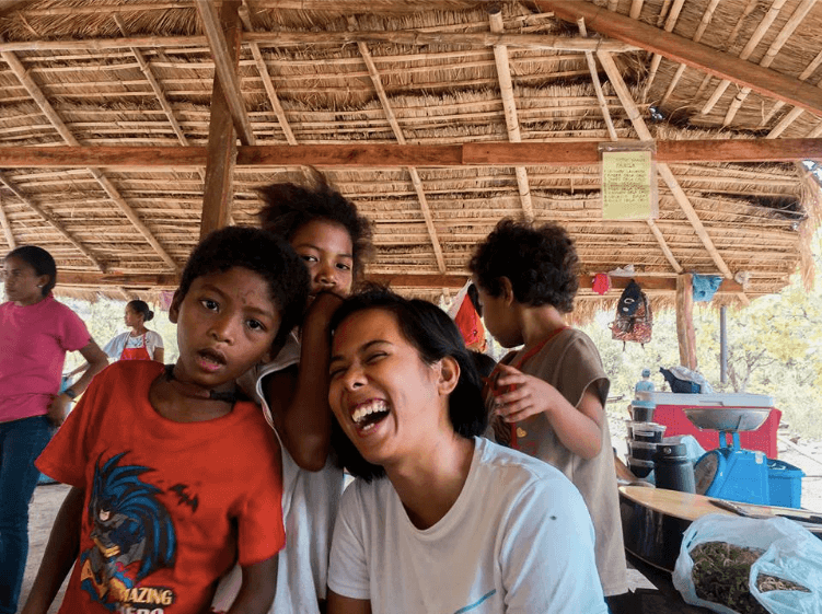 The kids at Yangil braiding the hair of tour guide Andrea Legaspi. Photo: Jia Mercado