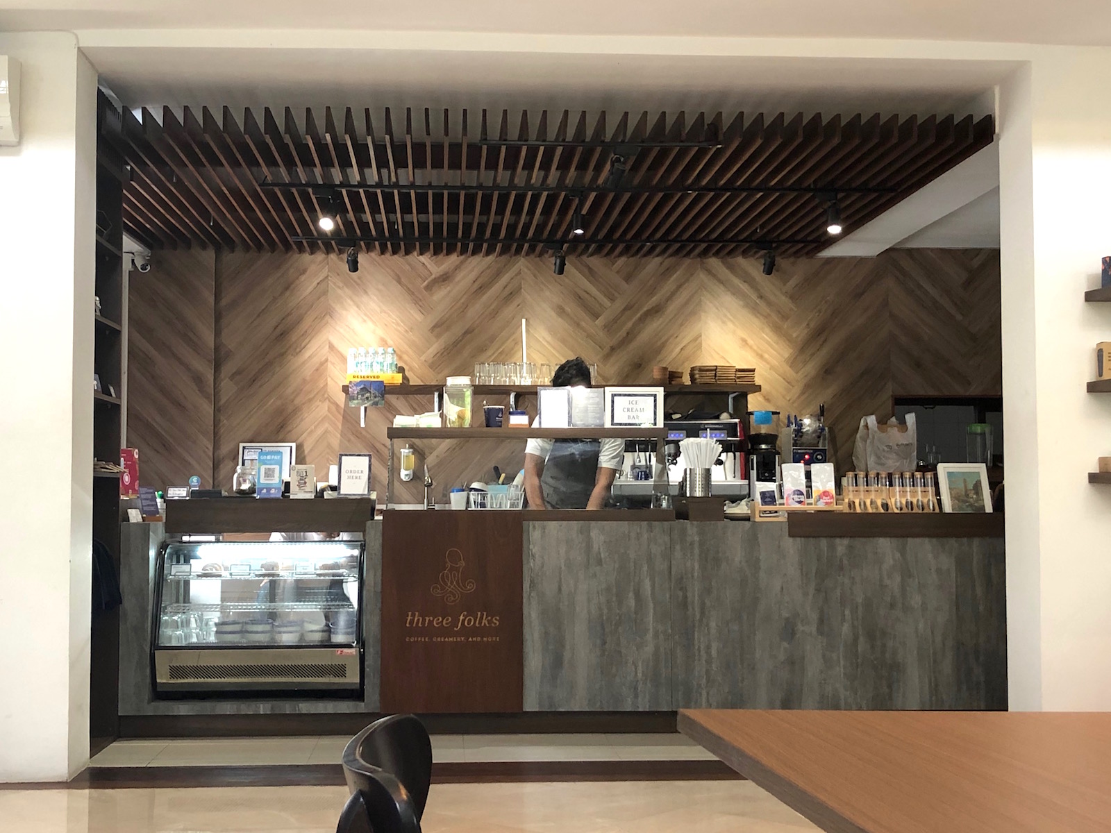 Coffee bar and ice cream counter at Three Folks' Fatmawati branch. Photo: Nadia Vetta Hamid/Coconuts Media