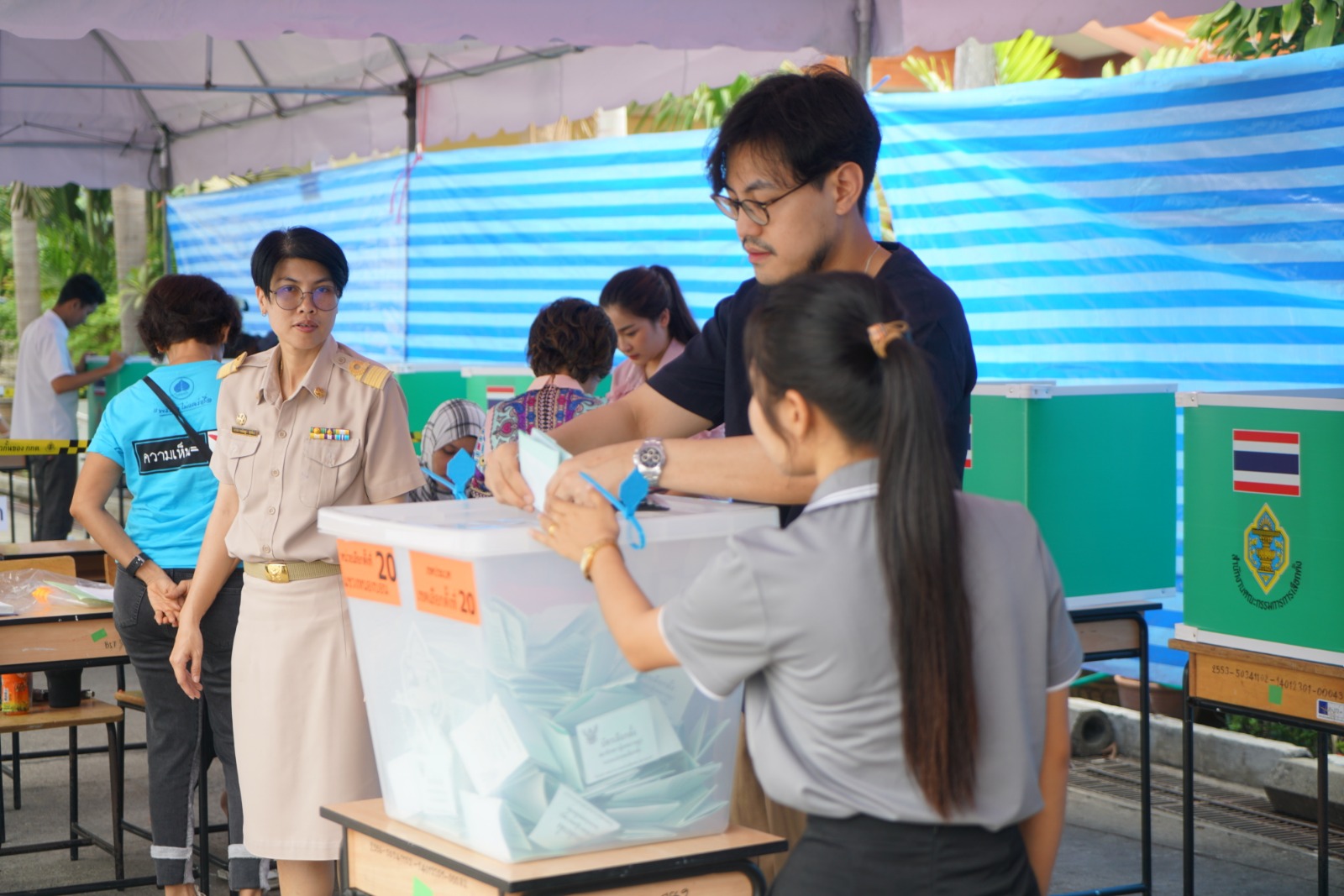 Voters at a Bangkok polling station. Photo: Teirra Kamolvattanavith/ Coconuts Media