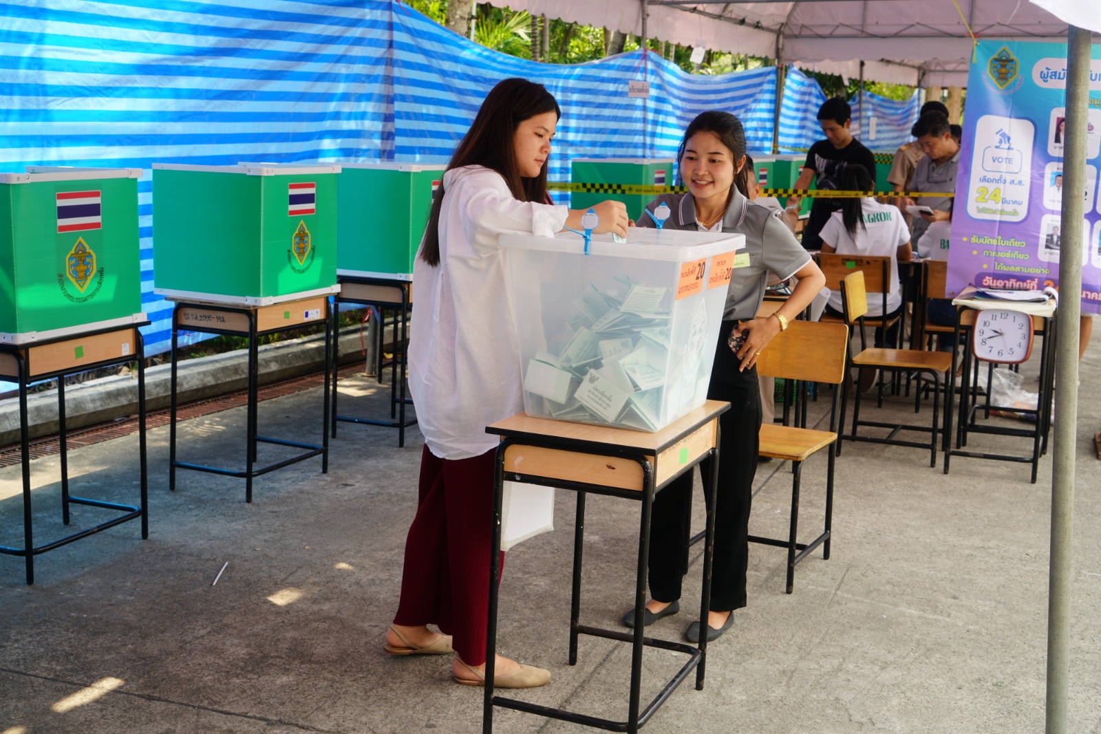 A voter at a Bangkok polling station. Photo: Teirra Kamolvattanavith/ Coconuts Media