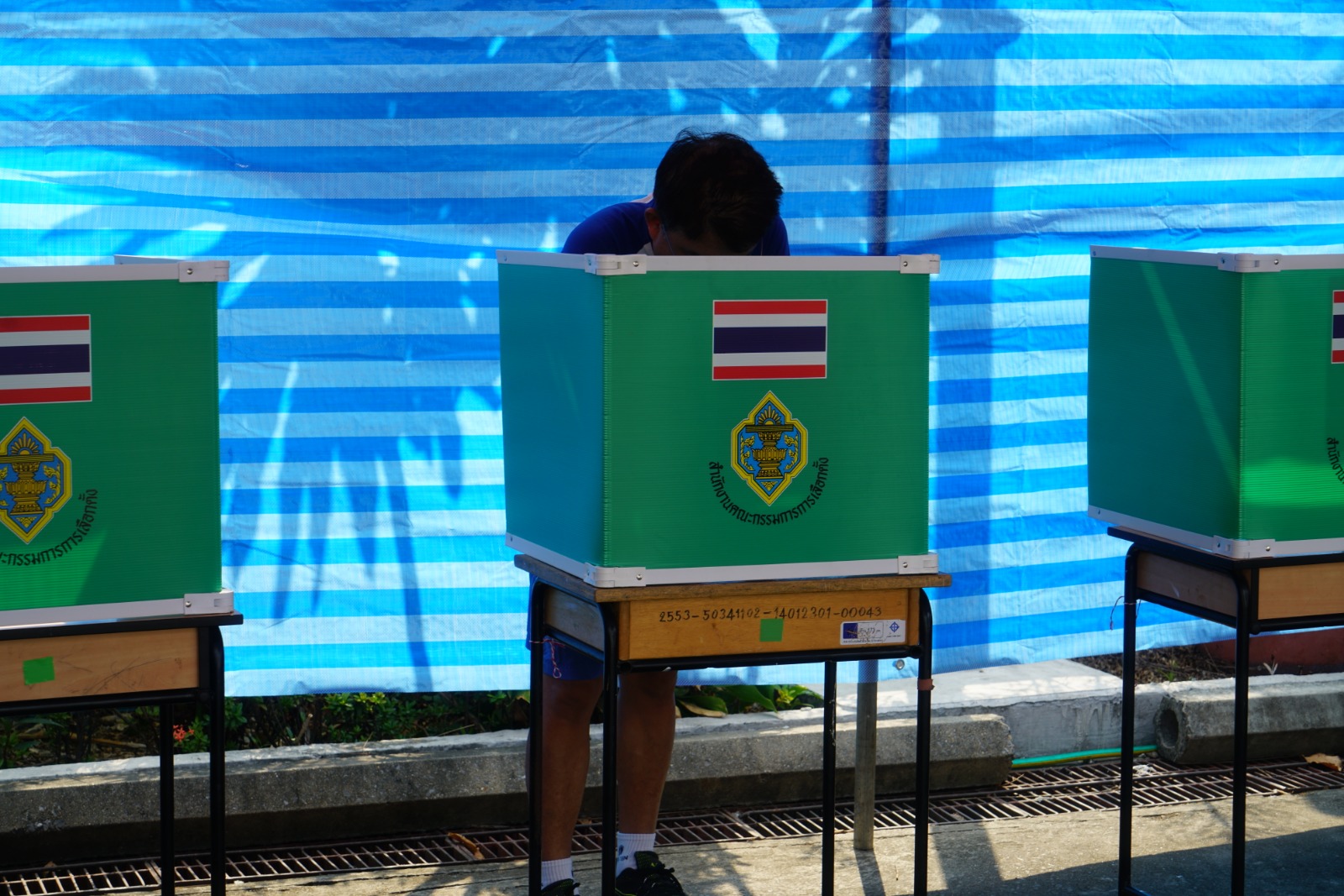 Voters at a Bangkok polling station. Photo: Teirra Kamolvattanavith/ Coconuts Media