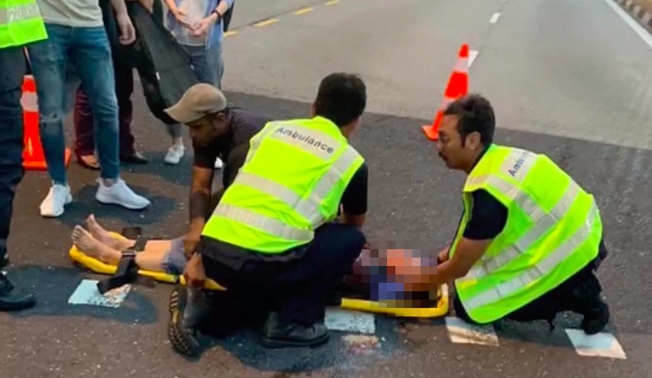 Pedestrians at Alexandra Central suffered from injuries after a taxi beat a red light and rammed into them (Photo: SG Road Vigilante / Facebook)