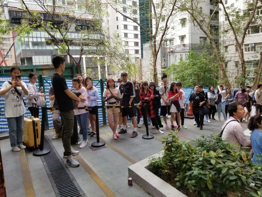 A line of customers waits with bated breath to enter the pop-up shop for Justin Bieber's clothing line. Photo by Vicky Wong.