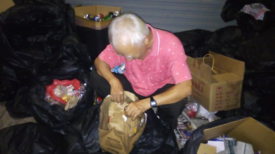 A wrong GrabFood order ended up in the right hands after a driver decided to gift it to a 76-year-old uncle (Photo: Nur Mamat / Facebook)