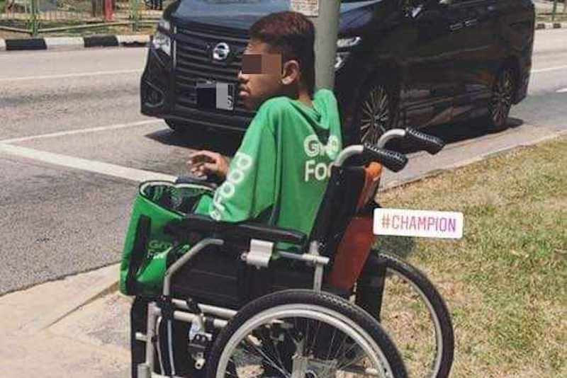 More wheelchair-bound GrabFood deliverymen are receiving praise on social media (Photo: Reven Teo / Facebook)