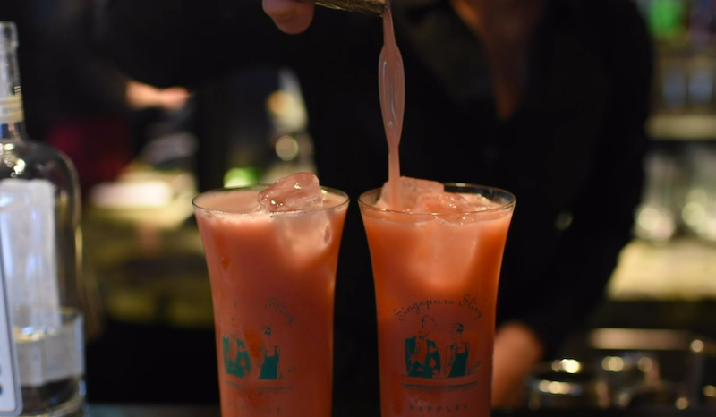 The Singapore Sling is taking a fresh, new spin. (Photo: Theodore Lim / AFP)