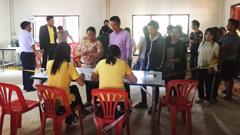 oters queue up again to vote in a repeat poll Sunday in Phetchabun province. Photo: Election Commission
