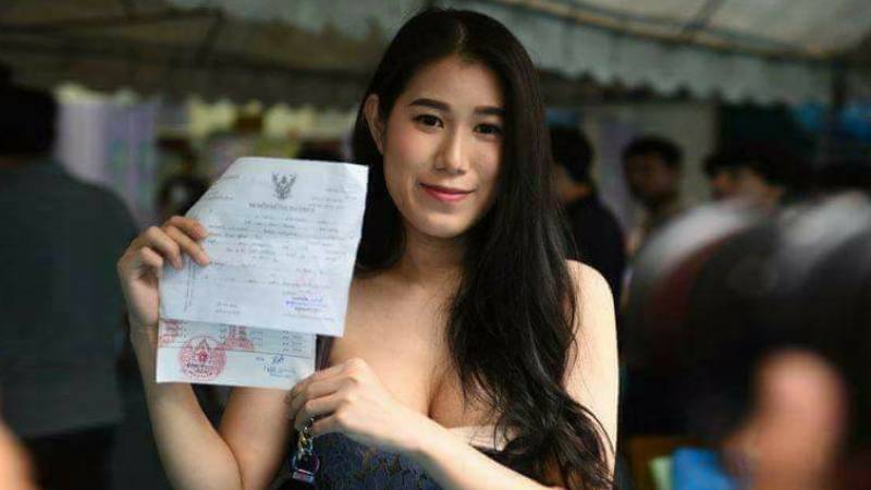 A transgender woman at the draft. Photo: Siraphop Srakaew/ Facebook