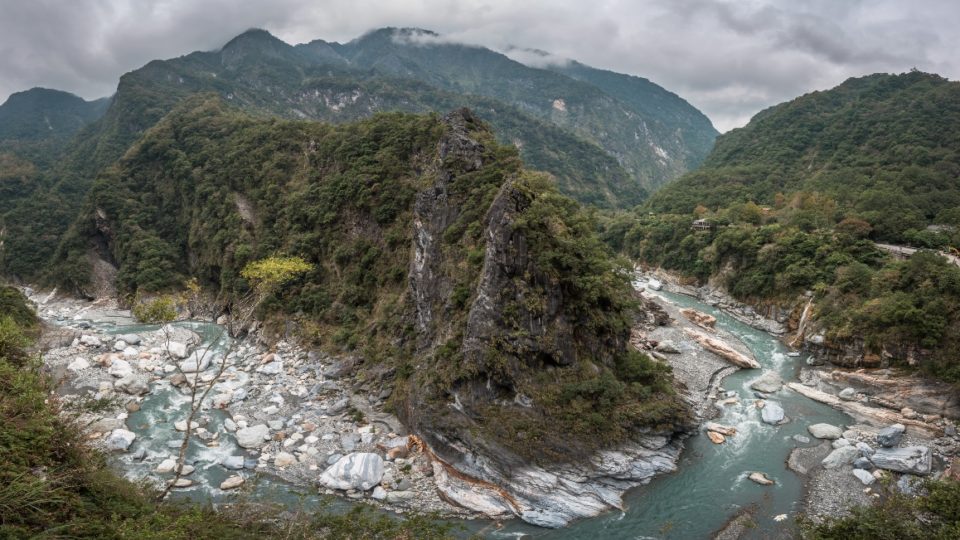 Lushui Trail, Taroko National Park via Wikimedia Commons
