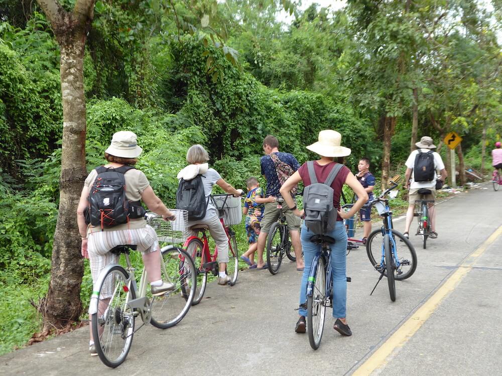 Would-be foragers searching for edible plants on Bangkok's Green Lung. Photo: Ewen Mcleish for Coconuts Bangkok