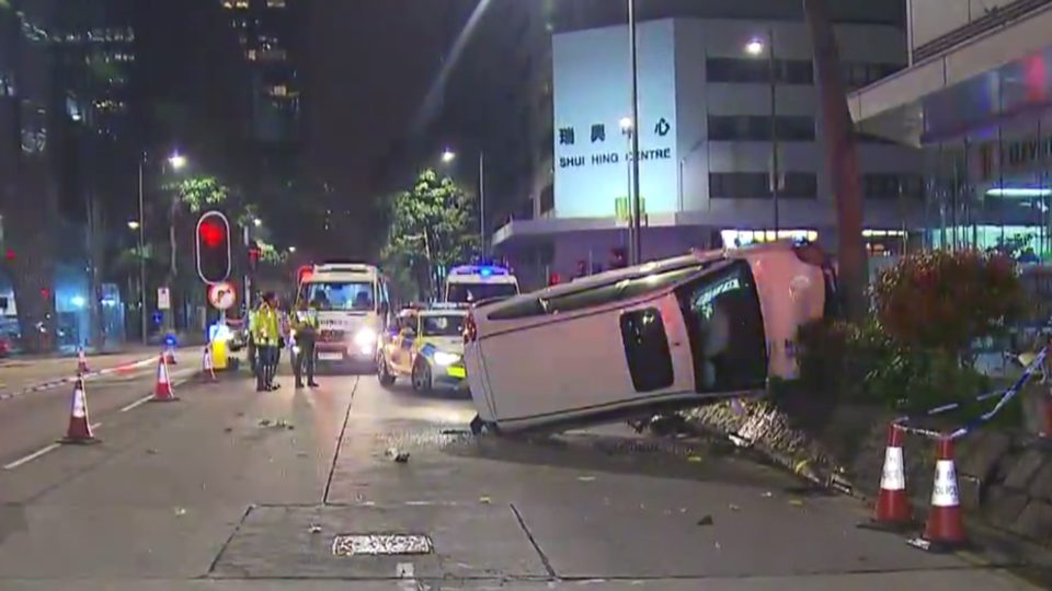 The scene of a car that brought an end to a high-speed police chase through Kowloon early this morning. Screengrab via TVB.