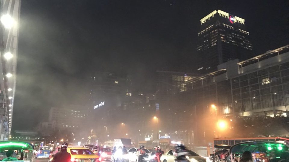 The scene outside the CentralWorld shopping mall Wednesday night in Bangkok. Photo: JS100